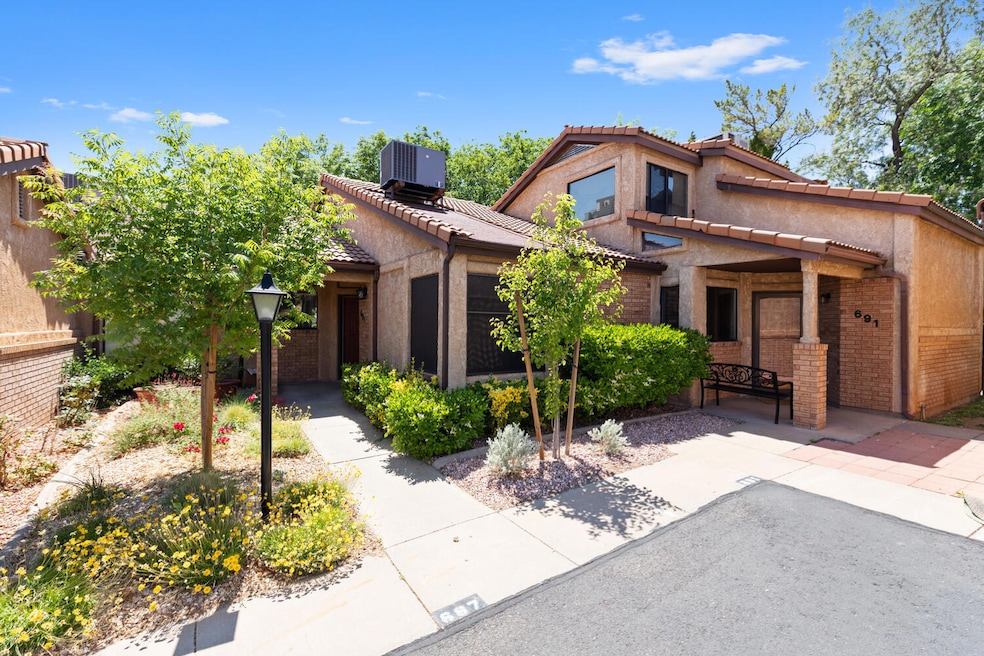 687 Ridge Rim Way St George UT-large-001