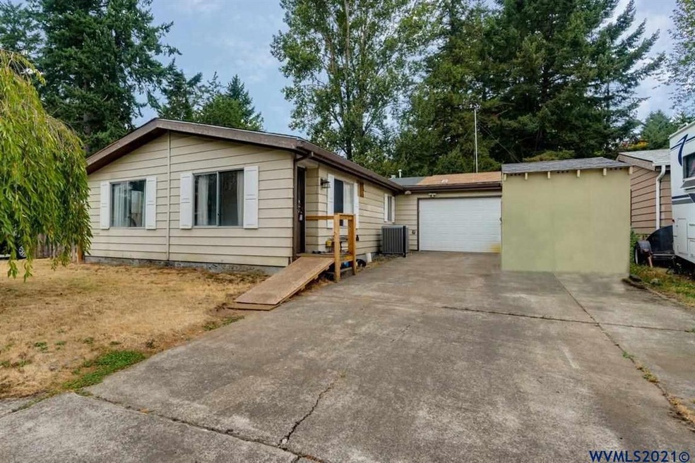 901 E 12th St, Newberg, OR 97132 - photo 1