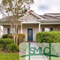 Welcome to 82 Stonelake Circle one of the few 3 en