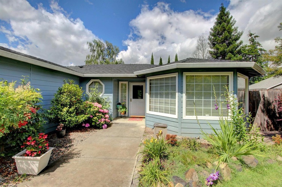 1527 Valley View Dr, Medford, OR 97504 - photo 1