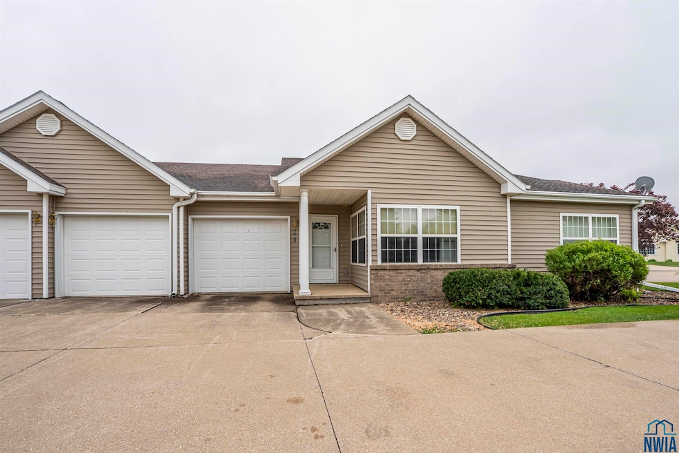 790 Cedar View Dr unit 401, Le Mars, IA 51031 - photo 1