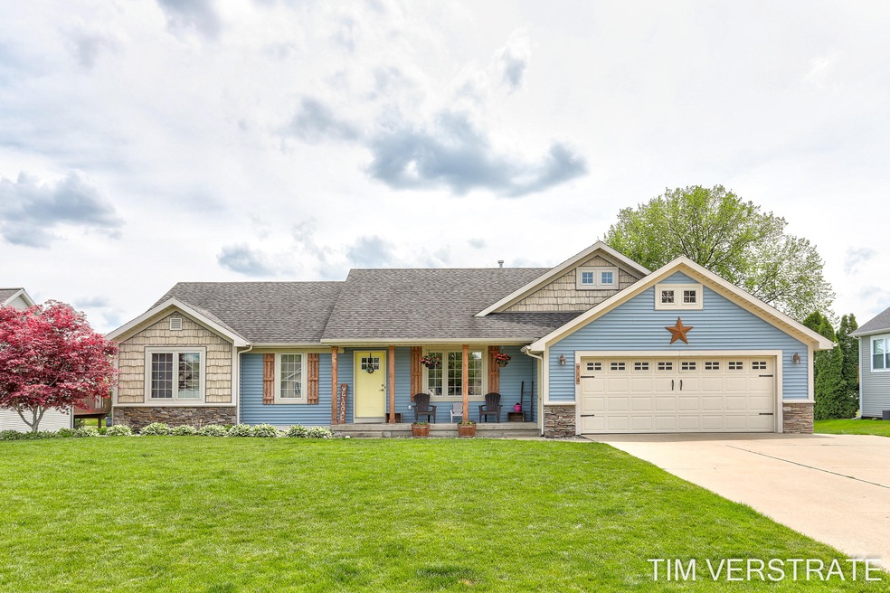 916 Fairwood Ct, Jenison-28
