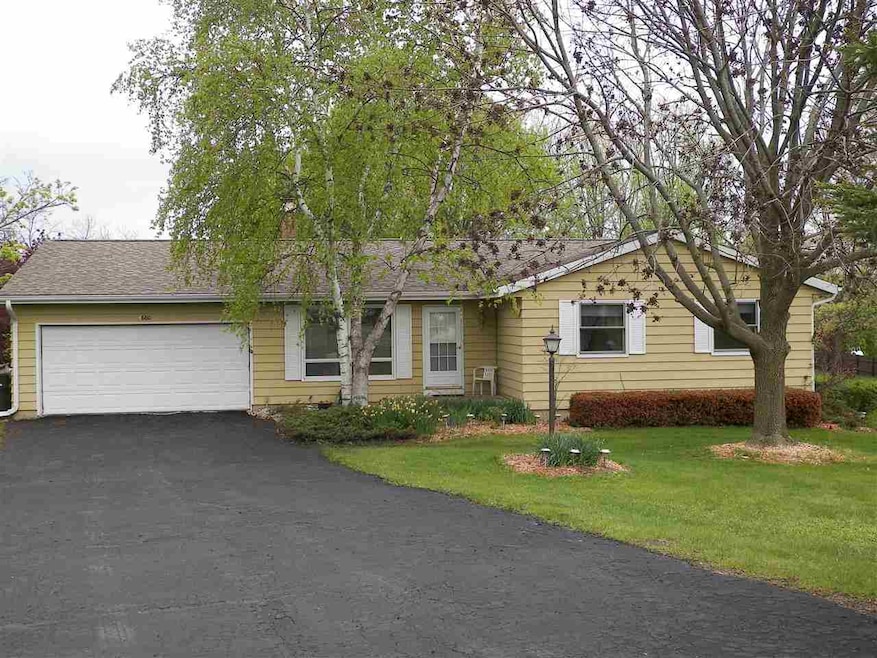 4660 Hawthorne Ct, Middleton, WI 53562 - photo 1