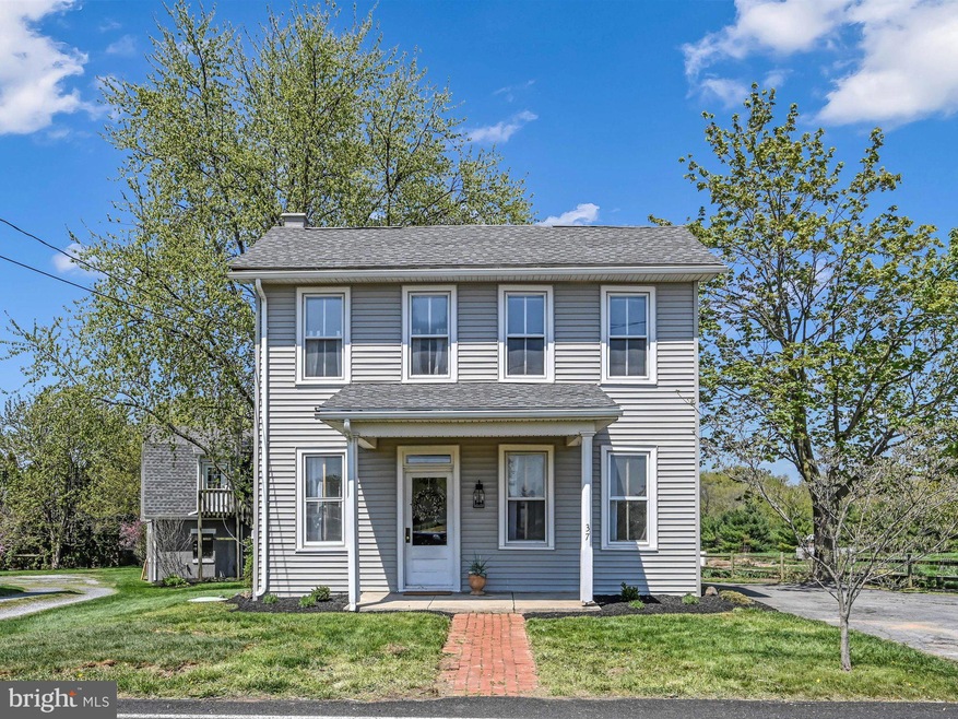 37 Locust St, Leola, PA 17540 - photo 1