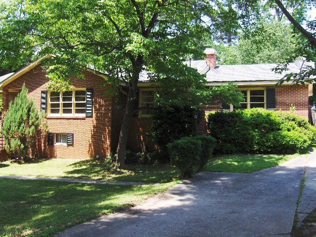 864 Winchester Cir, Macon, GA 31210 - photo 1