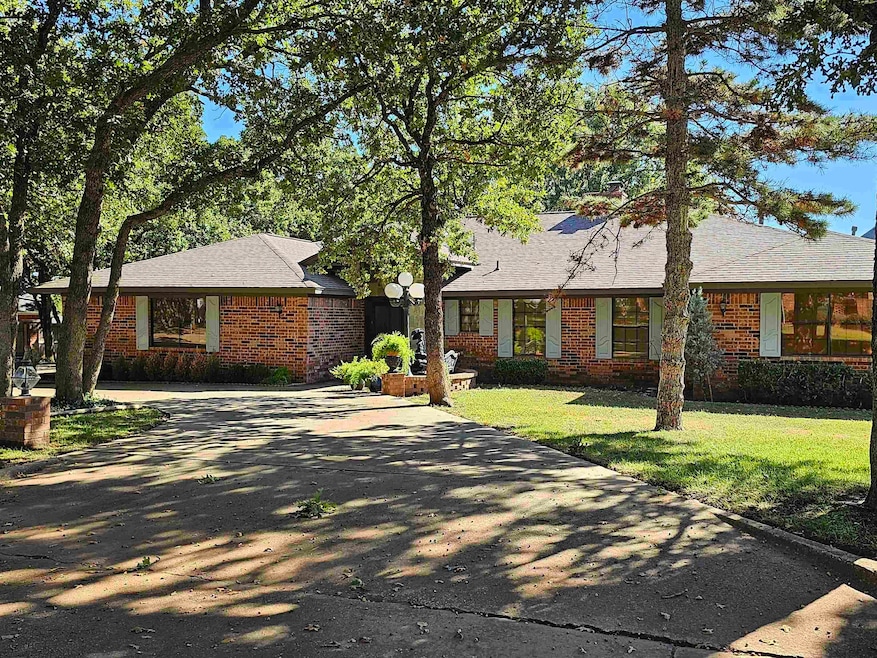 2102 2102 Oak Hollow Rd, Duncan, OK 73533 - photo 1