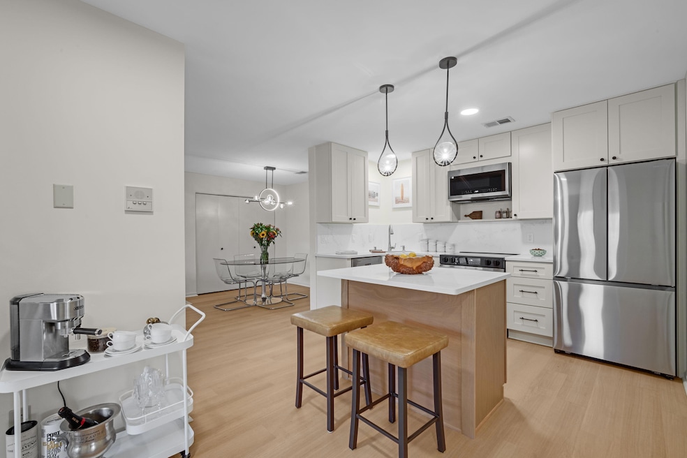 116 E Freistadt Rd unit F, Thiensville, WI 53092 - photo 1