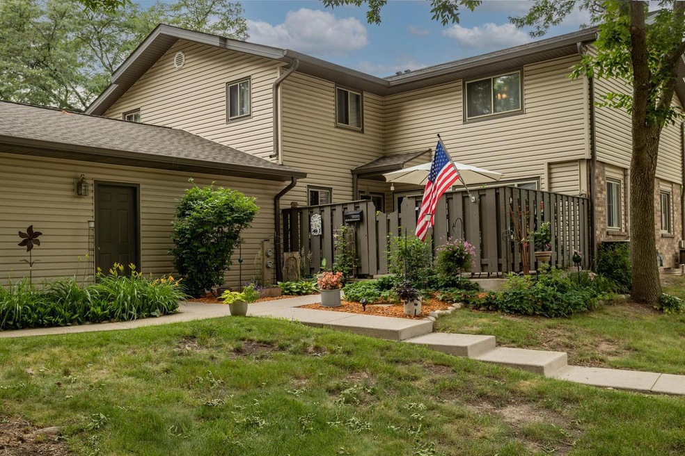 N76W14606 Northpoint Dr unit C, Menomonee Falls, WI 53051 - photo 1