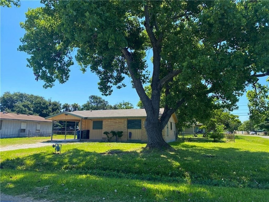 1233 Baywood Ln, Corpus Christi, TX 78418 - photo 1