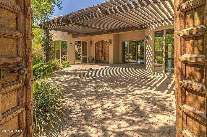 Front Entrance/Courtyard