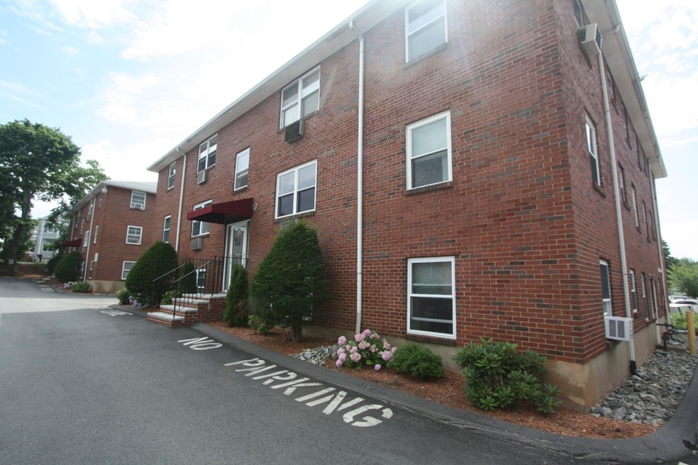 35 Montvale Ave unit 4, Woburn, MA 01801 - photo 1