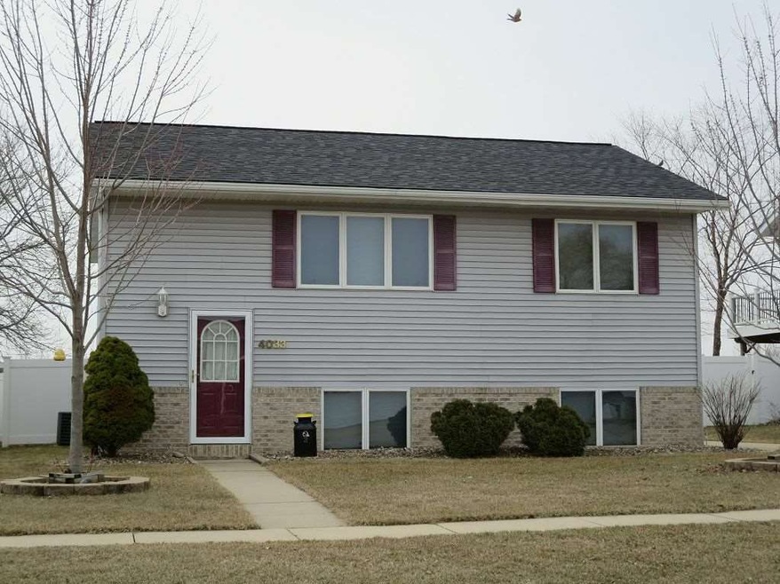 4033 Jill Dr, Waterloo, IA 50701 - photo 1