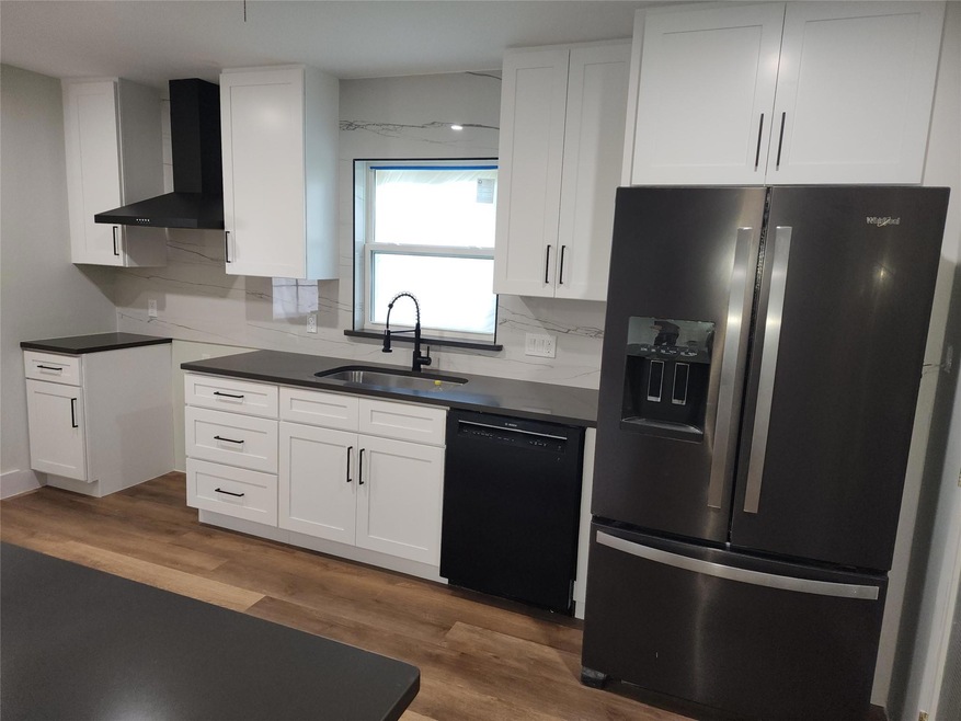 515 Hill St, Grand Prairie, TX 75050 - photo 1