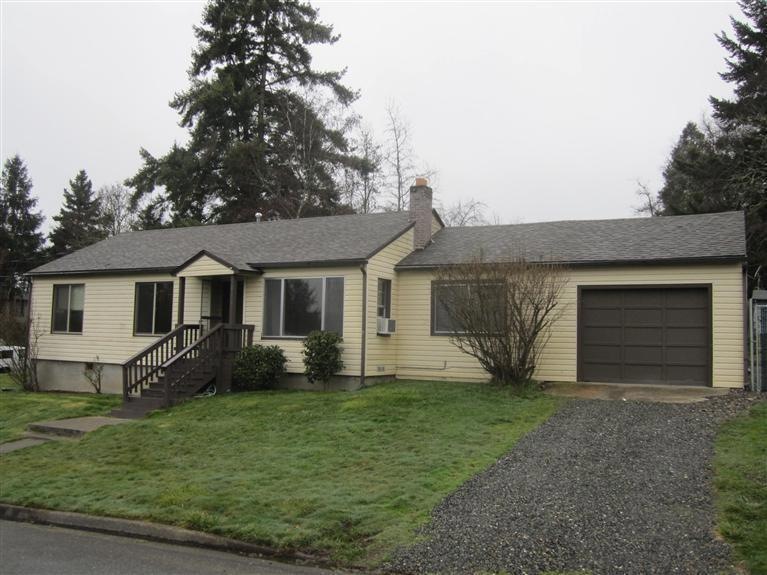 1104 NW Elm St, Grants Pass, OR 97526 - photo 1