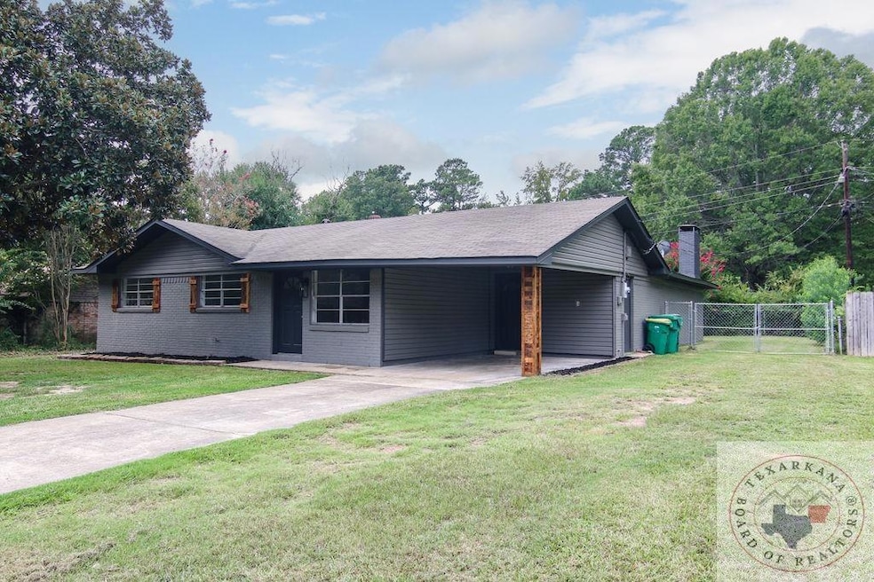 1611 Rosewood St, Texarkana, TX 75501 - photo 1