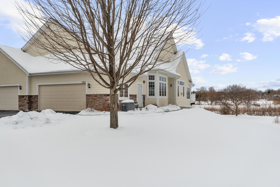 4015 S Fohr Dr unit 16, New Berlin, WI 53151 - photo 1