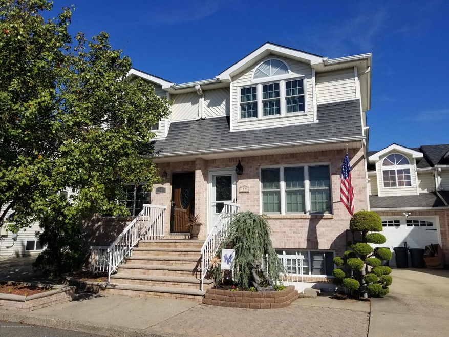 57 Darnell Ln, Staten Island, NY 10309 - photo 1