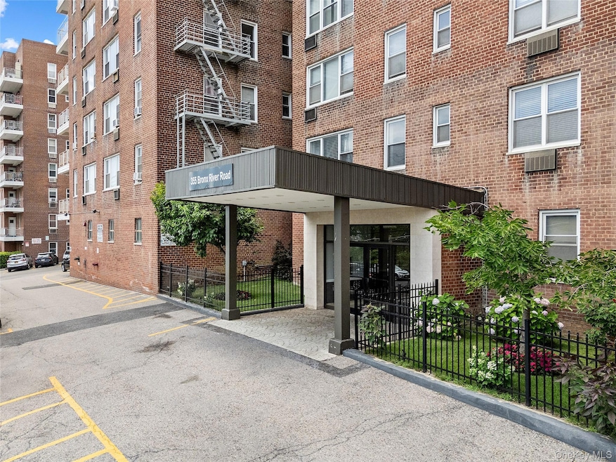 355 Bronx River Rd unit 1I, Yonkers, NY 10704 - photo 1