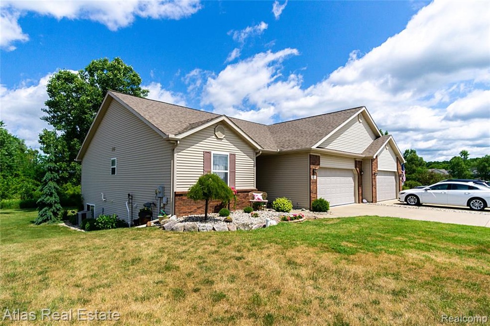 11021 Chestnut Blvd unit 15, Davison, MI 48423 - photo 1