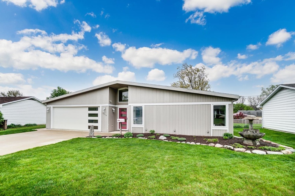 3019 Shalimar Cir, Fort Wayne, IN 46808 - photo 1