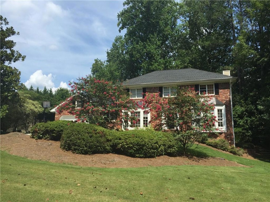 View of front of home featuring a front yard