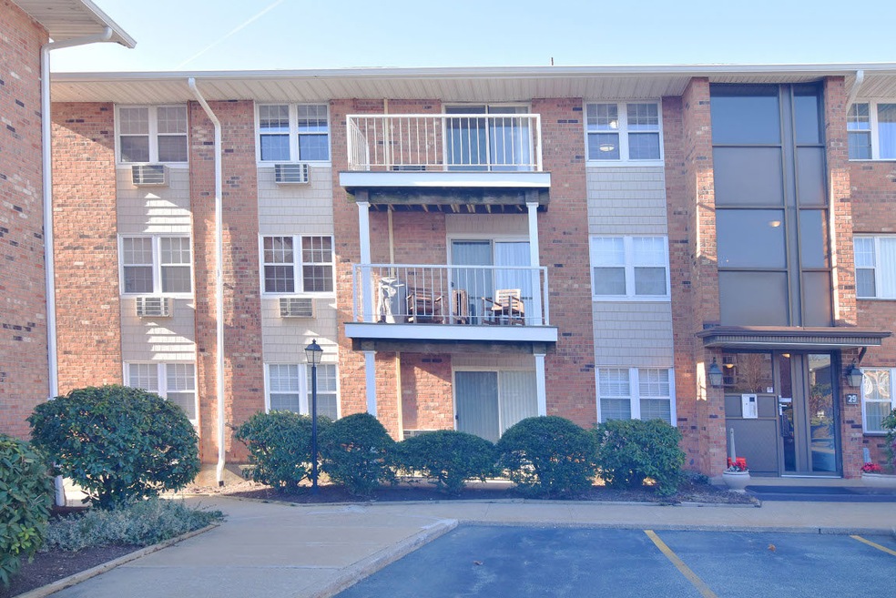 29 Bullocks Point Ave unit 1C, Riverside, RI 02915 - photo 1