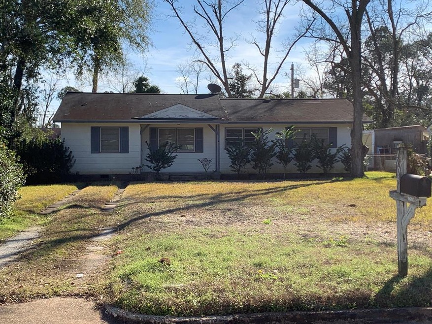 1904 W Broad Ave, Albany, GA 31707 - photo 1