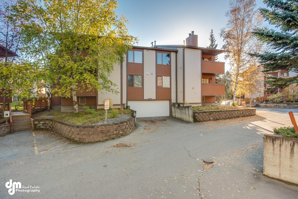 Exterior - Garage Entry 20160930-DW-5007