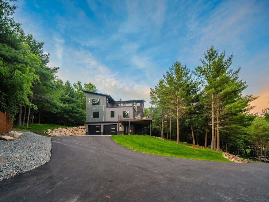 For Sale $829,900 • Co-Listing Agent
