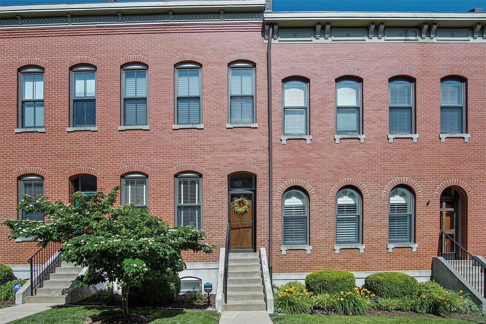 1013 Mississippi unit Low Maintence exterior featu