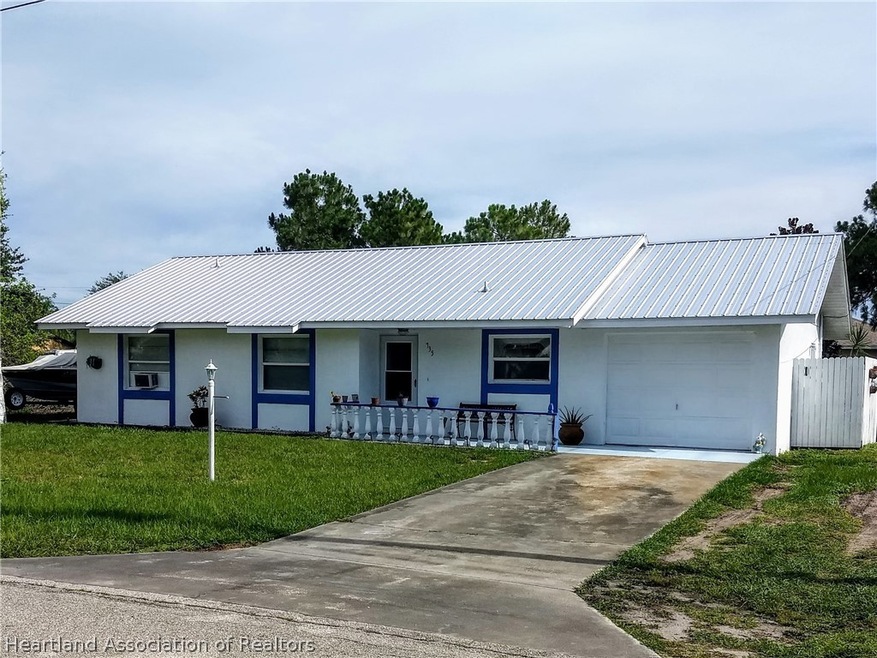 735 Lake Betty Dr, Lake Placid, FL 33852 - photo 1