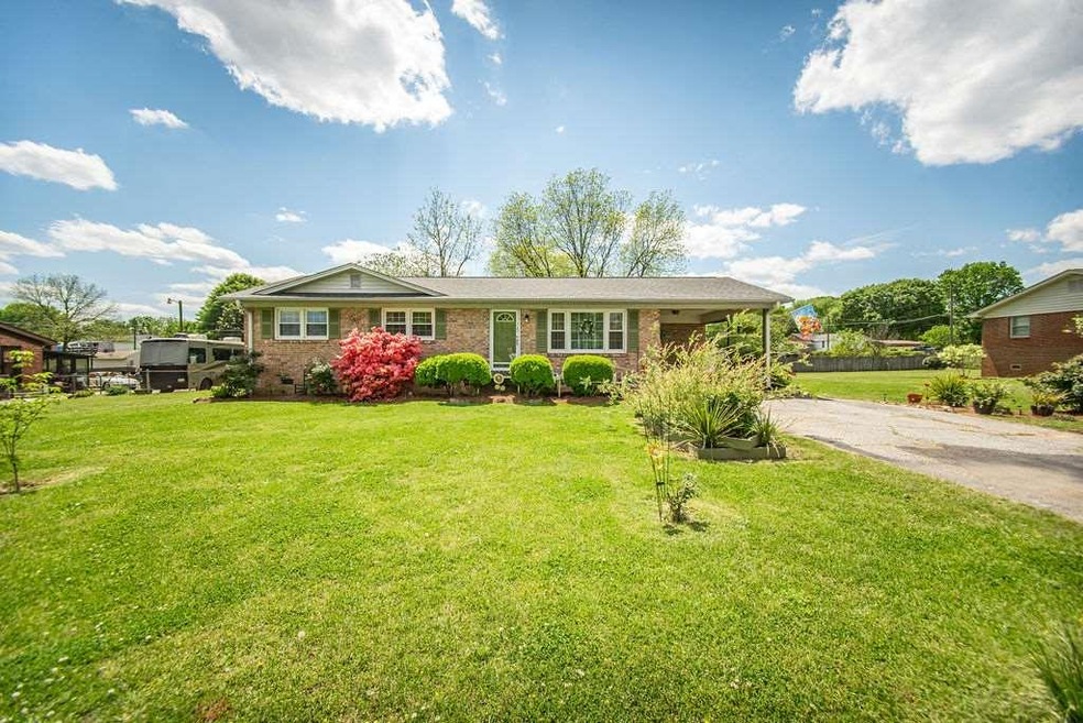 1104 E Blackstock Rd, Moore, SC 29369 - photo 1