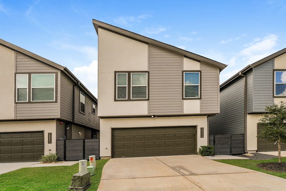 18330 W Centro Cir, Shenandoah, TX 77385 - photo 1