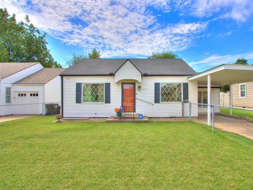 View of front of property featuring a front yard a
