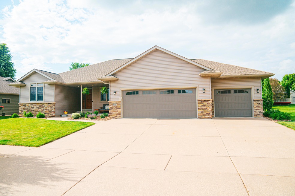 909 Saddlewood St, Holmen, WI 54636 - photo 1