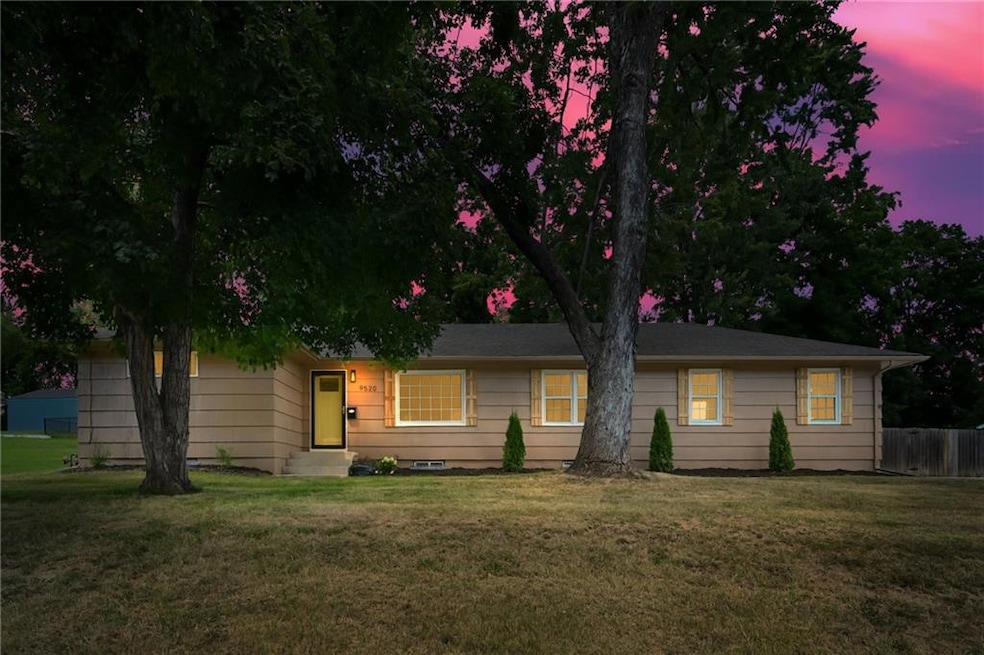 9520 W 59th Terrace, Shawnee, KS 66203 - photo 1