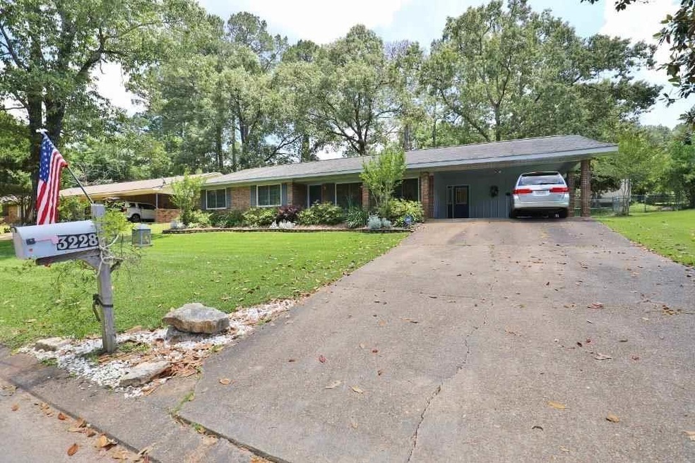 3228 Briarcliff Dr, Pineville, LA 71360 - photo 1