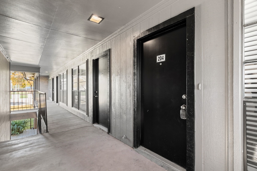 For Rent $1,299/month • Co-Listing Agent