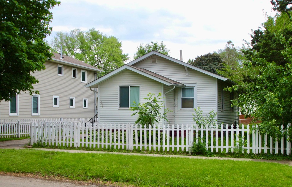 1022 Forest Ave, Waterloo, IA 50702 - photo 1