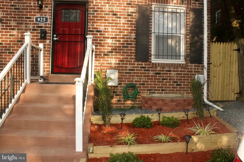925 Division Ave NE, Washington, DC 20019 - photo 1