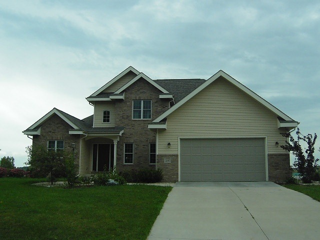 4881 Highwood Cir, Middleton, WI 53562 - photo 1