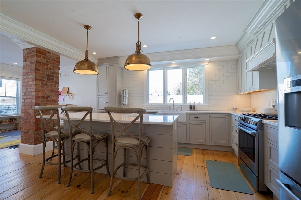 29 Collins St, Newburyport, MA 01950 - photo 1