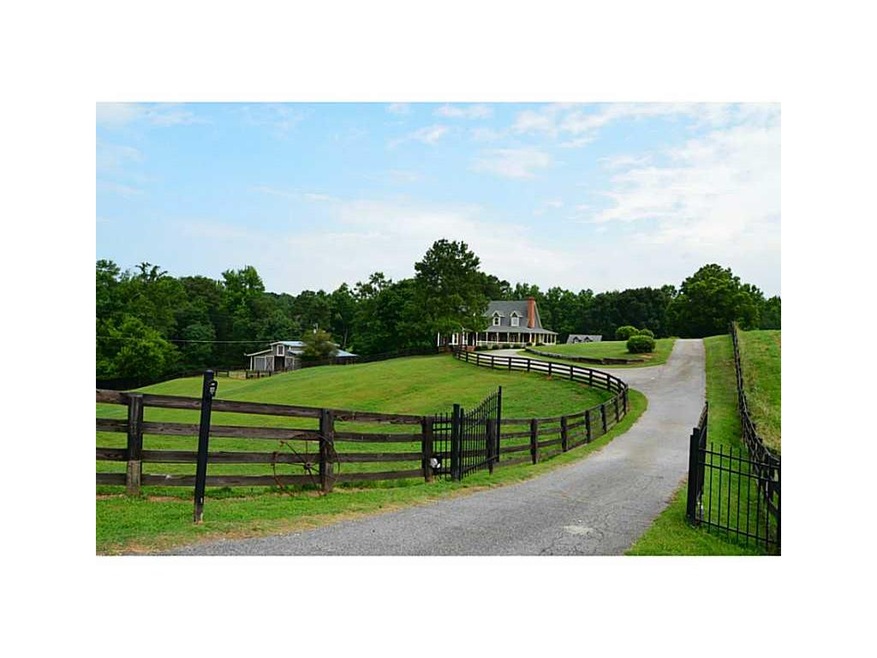 Exterior Front. 10 Acres, horse ready at the end o