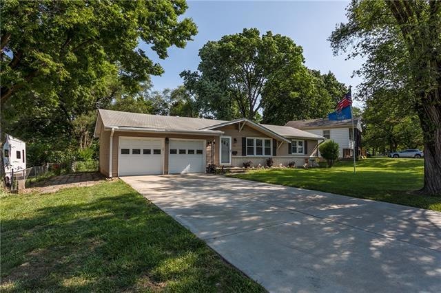 7340 Goddard Dr, Shawnee, KS 66203 - photo 1