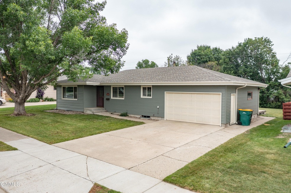 1039 N 29th St-6