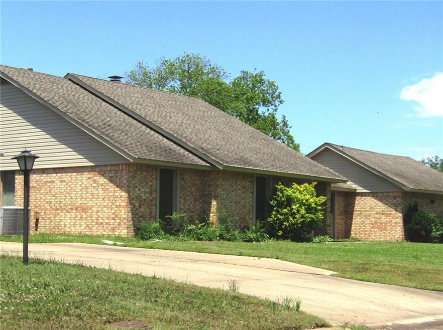 1818 N Pennsylvania Ave, Shawnee, OK 74804 - photo 1