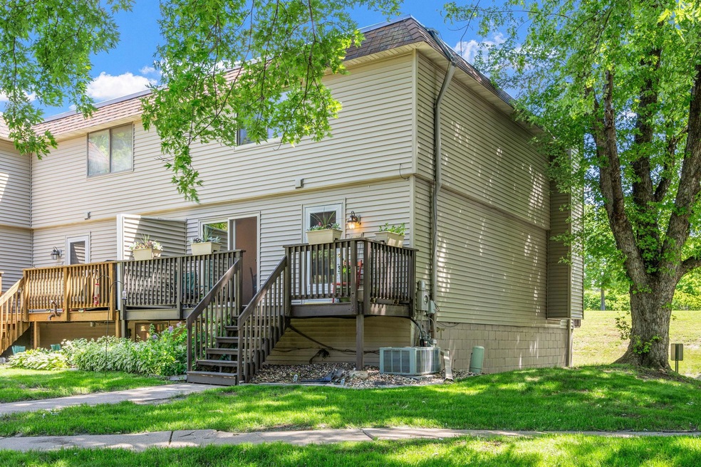 2-web-or-mls-6288 Meadowlark Ln N-4.jpg