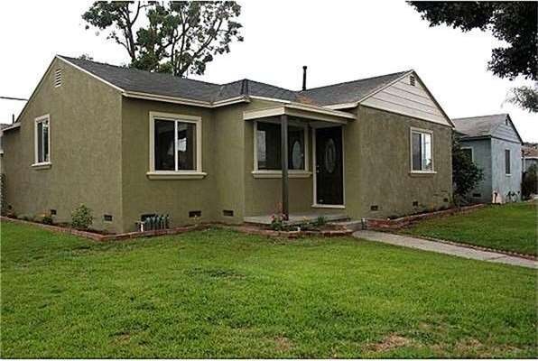 Curve appeal!  Corner Lot!