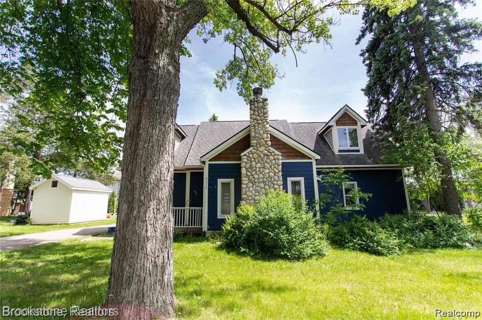 4075 Green Lake Rd, West Bloomfield, MI 48324 - photo 1