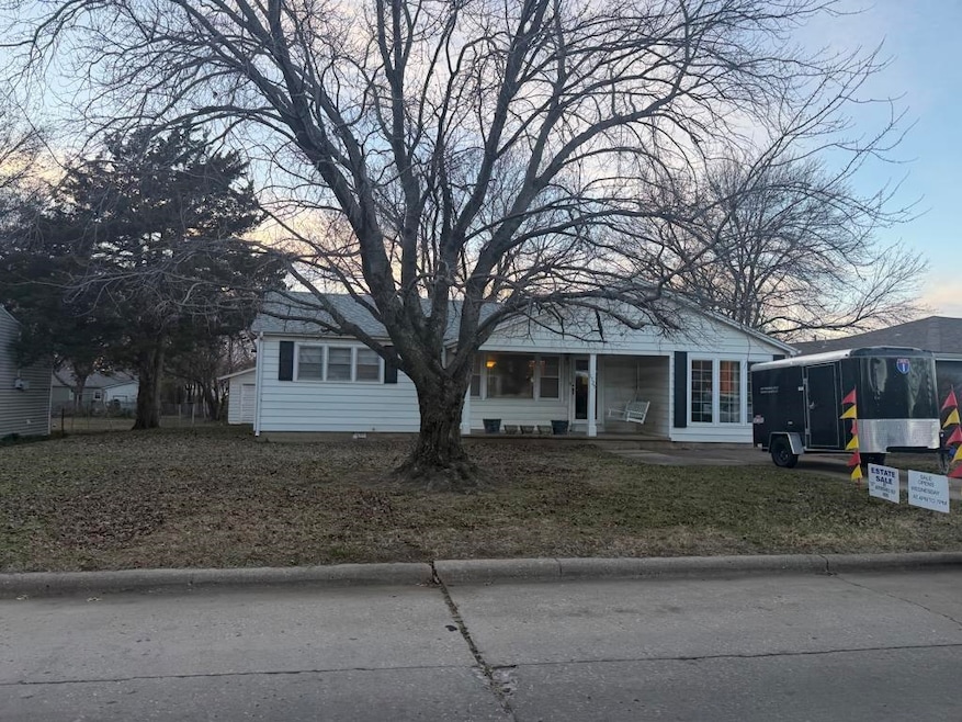 1725 Dearborn St, Augusta, KS 67010 - photo 1